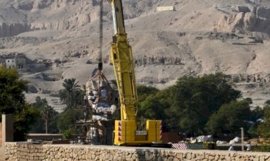 الأقصر تشهد رفع أحد تماثيل الملك أمنحتب الثالث بمعبد ملايين السنين بالبر الغربى غدا 