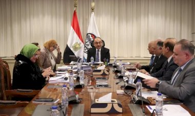 وزير قطاع الأعمال العام يجتمع بمجلس إدارة "مصر للسياحة" بتشكيله الجديد