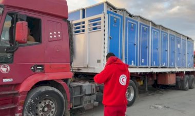 الهلال الأحمر المصري يواصل إمداد غزة بأكثر من 207 ألف سلة غذائية و 30 ألف قطعة ملابس شتوية