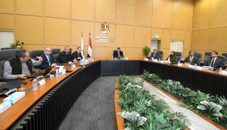 وزير الإسكان يعقد اجتماعًا مع مسئولي شركة "سيتي إيدج" لاستعراض خططها التسويقية