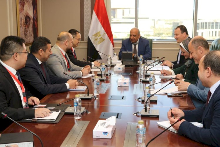وزير الكهرباء يبحث مع مجموعة "XD" الصينية سبل دعم وتطوير الشراكة القائمة بين الشركة وقطاع الكهرباء