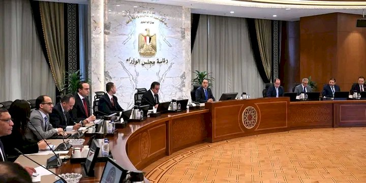 رئيس الوزراء يتابع الموقف التنفيذي لتطبيق المرحلة الثانية من منظومة التأمين الصحي الشامل
