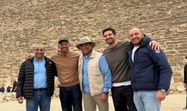 الممثل العالمي ويل سميث يزور أهرامات الجيزة خلال إجازته في مصر