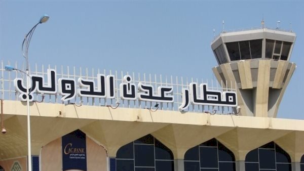 رئيس المجلس الانتقالي الجنوبي يصدر توجيهات بإغلاق حركة الطيران بمطار عدن