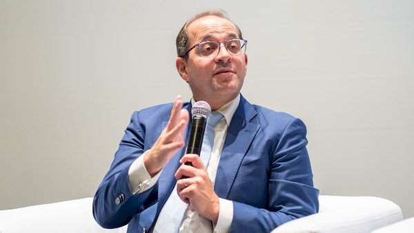 أول مجلة باسم وزارة المالية توثق مسار الثقة والشراكة مع مجتمع الأعمال