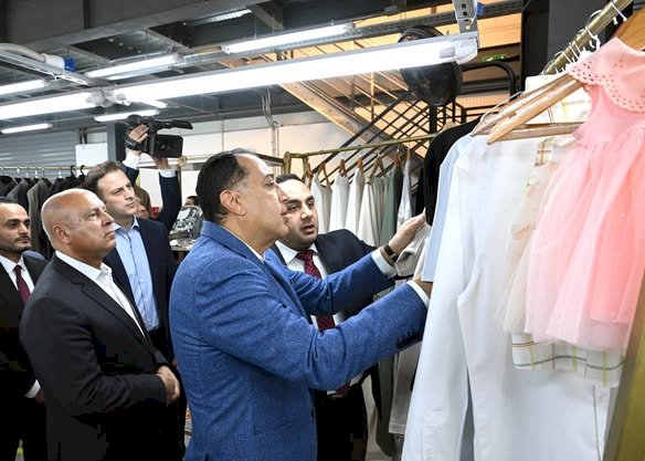 رئيس الوزراء يفتتح مصنع "وامي فاشون" للملابس الجاهزة والمفروشات بمنطقة السخنة الصناعية باستثمارات 2.5 مليون دولار