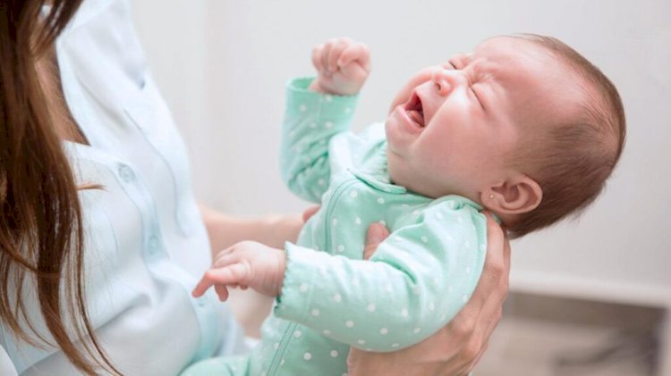 ابنك بيعيط كتير.. اكتشف أعراض المغص عند الأطفال وسر تكراره