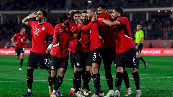 منتخب مصر يتفقد أرضية ملعب مباراة السنغال غدا فى نصف نهائى أمم أفريقيا