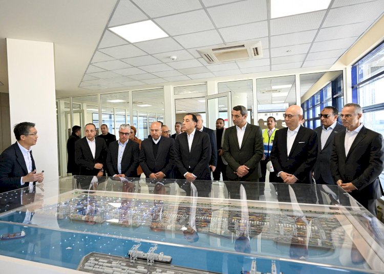 رئيس الوزراء يتفقد محطة البحر الأحمر لتداول الحاويات رقم 1 RSCT) ) بميناء السخنة