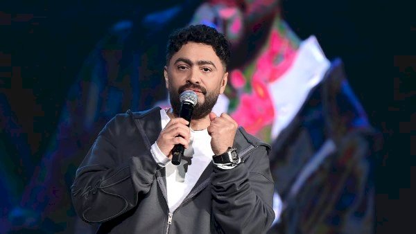 تامر حسني يدعم شيرين عبد الوهاب بـ "بص بقى"