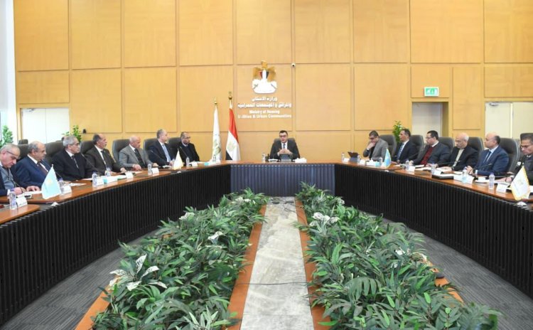 وزير الإسكان يتابع مستجدات  منطقة الأعمال المركزية بالعاصمة الجديدة