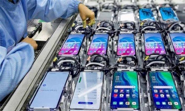المالية: وصلنا لمرحلة النضج في صناعة الهواتف المحلية وانتهاء الإعفاء الجمركي ليس مفاجئ