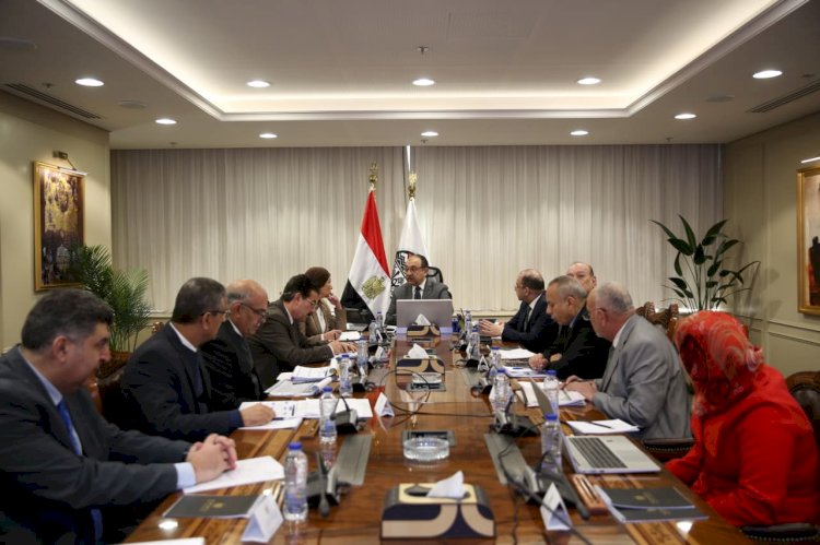 وزير قطاع الأعمال العام يتابع تقدم معدلات الإنجاز لمشروعات شركات المقاولات بـ "حياة كريمة"