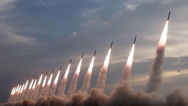 إيران تتوعد برد واسع| تجهيز آلاف الصواريخ.. وواشنطن تجري تدريبا إقليميا