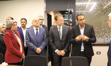 وزير التعليم العالي ومحافظ الأقصر وسفير إسبانيا ورئيس الجامعة يفتتحون مركز تمكين للإبداع والتكنولوجيا