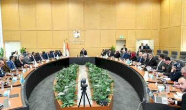 وزير الإسكان يعقد اجتماعًا موسعًا مع رؤساء ومسئولي الجهات التابعة للوزارة لمتابعة ملفات العمل