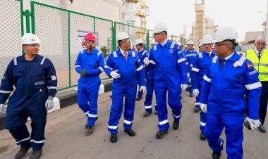 وزير البترول والثروة المعدنية يتفقد الوحدات الإنتاجية لشركة القاهرة لتكرير البترول ويجري حوارًا مع العاملين