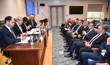 وزير الطيران المدني يستعرض خطة تطوير القطاع أمام لجنة السياحة والطيران بمجلس النواب