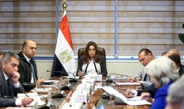 وزيرة التنمية تعقد اجتماعاً موسعاً مع قيادات الوزارة ورئيسي جهازي شئون البيئة وإدارة المخلفات