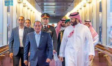 ولى العهد السعودى يصطحب الرئيس السيسى لتوديعه بمطار الملك عبد العزيز بجدة