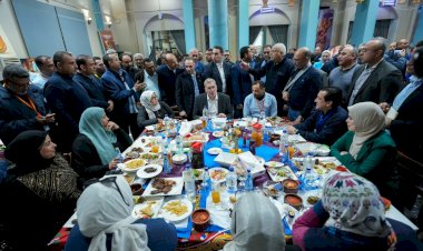 وزير البترول يشارك العاملين إفطار رمضان في حقول الشركة العامة للبترول برأس غارب