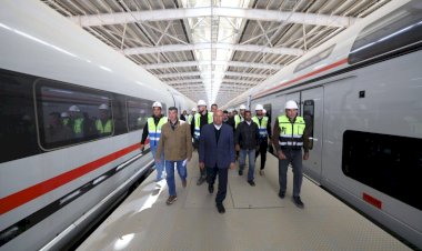 وزير النقل يتابع تنفيذ الخط الأول للقطار الكهربائي السريع ويزور ورشة الصيانة بحدائق أكتوبر