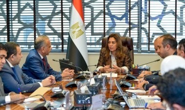 وزيرة التنمية تبحث مع نقيب أطباء الأسنان تداول المخلفات الخطرة داخل حدود المنشآت الطبية والصحية