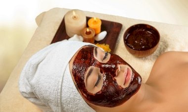 ماسك الكاكاو الخام.. نضارة فورية وطبيعية للبشرة المتعبة