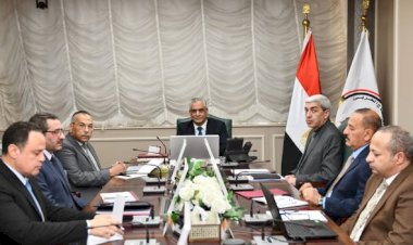 وزير الدولة للإنتاج الحربي يبحث سبل تطوير المنتجات العسكرية وخطوط الإنتاج داخل شركات الإنتاج الحربي