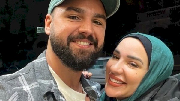 إطلالة رومانسية لـ أسما شريف منير رفقة زوجها