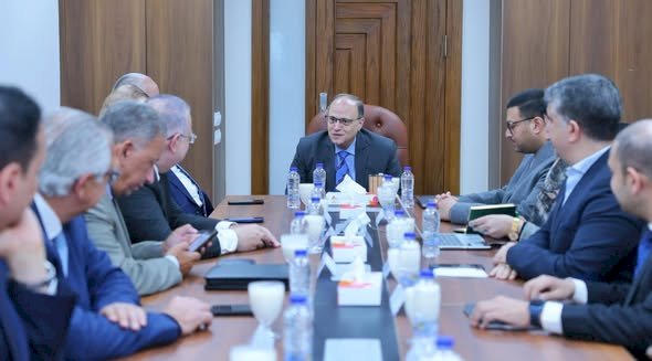 ئيس هيئة الدواء فى اجتماع مع غرفة صناعة الدواء لمناقشة قرار تجديد الاشتراطات الفنية للمصانع