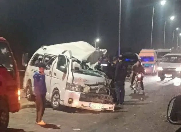 مصرع 4 وإصابة 12 في تصادم مروع بالكوم الأحمر