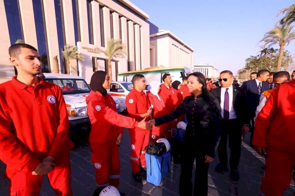 وزيرة التضامن تشهد اصطفاف فرق التدخل السريع والهلال الأحمر المصري لتعزيز سرعة الاستجابة 