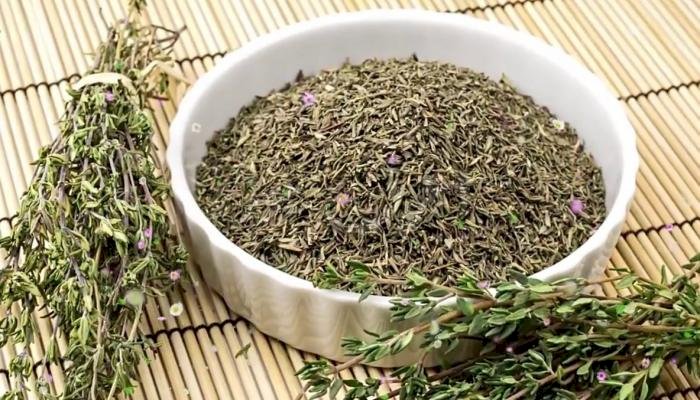 بعيدًا عن البرد والسعال.. فوائد صحية مذهلة لعشبة الزعتر