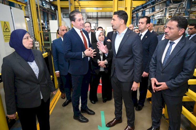 ︎وزير الصناعة يتفقد مصنعين متخصصين في الصناعات الهندسية والغذائية بمدينة العاشر من رمضان