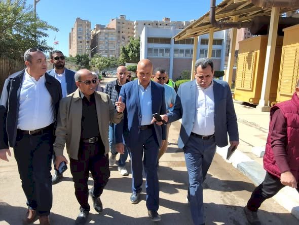 نائب وزيرة الإسكان للمرافق يتفقد مشروعات مياه الشرب والصرف الصحي بمحافظة الفيوم