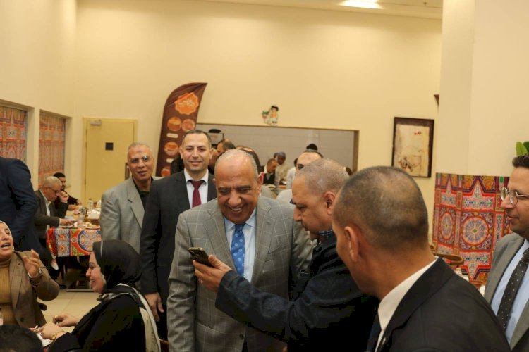 محمود عصمت يشارك العاملين بقطاع الكهرباء إفطارهم الجماعي ويشيد بجهودهم في دعم منظومة الطاقة