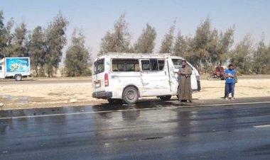 إصابة 4 أشخاص فى حادث انقلاب سيارة ميكروباص أمام مركز الوقف بقنا