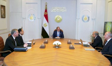 الرئيس السيسي يجتمع مع رئيس الوزراء ووزيرا الكهرباء والبترول