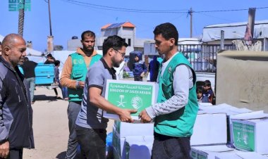 قوافل إغاثية ووجبات جاهزة وسلال غذائية.. مركز الملك سلمان للإغاثة يواصل دعم النازحين في غزة  