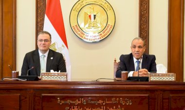 وزير الخارجية يتابع سير العمل بقطاع التعاون الدولي