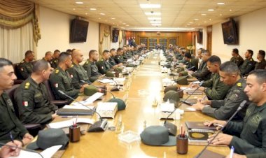 وزير الدفاع والإنتاج الحربى يلتقى عدداً من قادة الوحدات والوحدات الفرعية بالجيشين الثانى والثالث الميدانيين