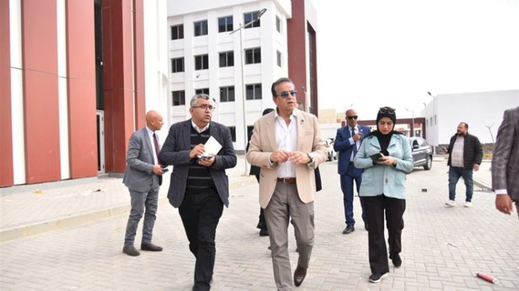 وزير الصحة يجري جولة ميدانية مفاجئة بمدينة بدر
