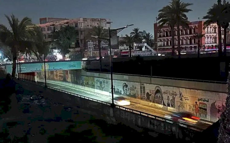 العراق يغرق في الظلام بعد انقطاع تام للكهرباء.. مسؤول حكومي يتهم هجومًا سيبرانيًا